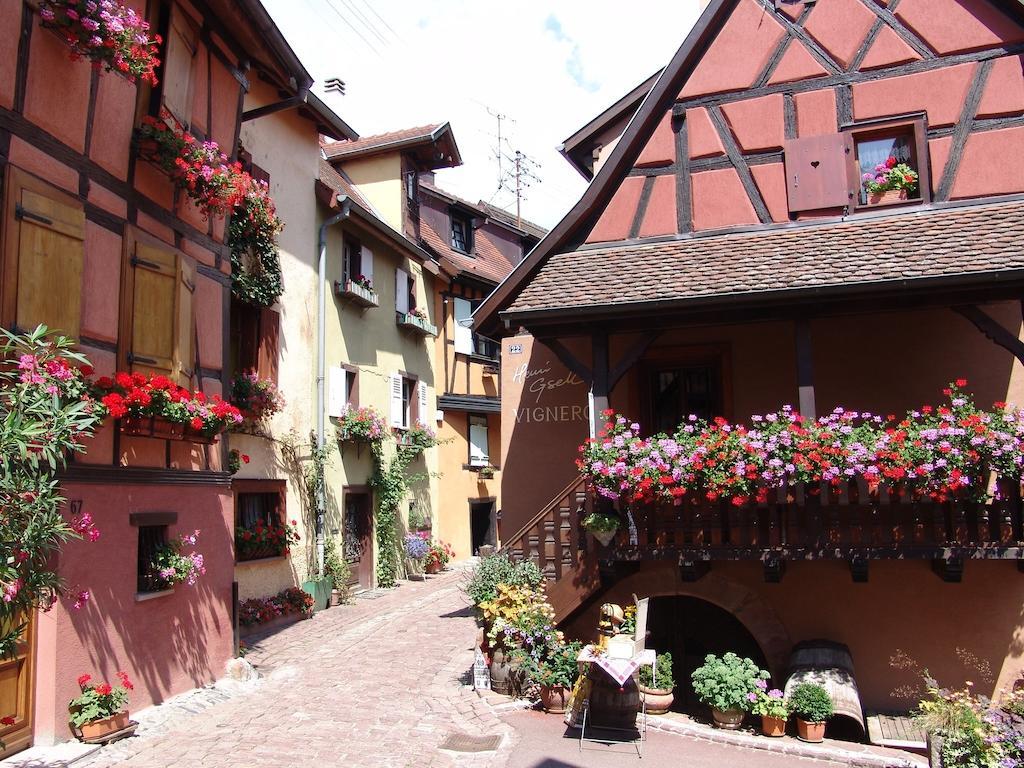 La Legende Des 2 Pierres Apartment Eguisheim Room photo